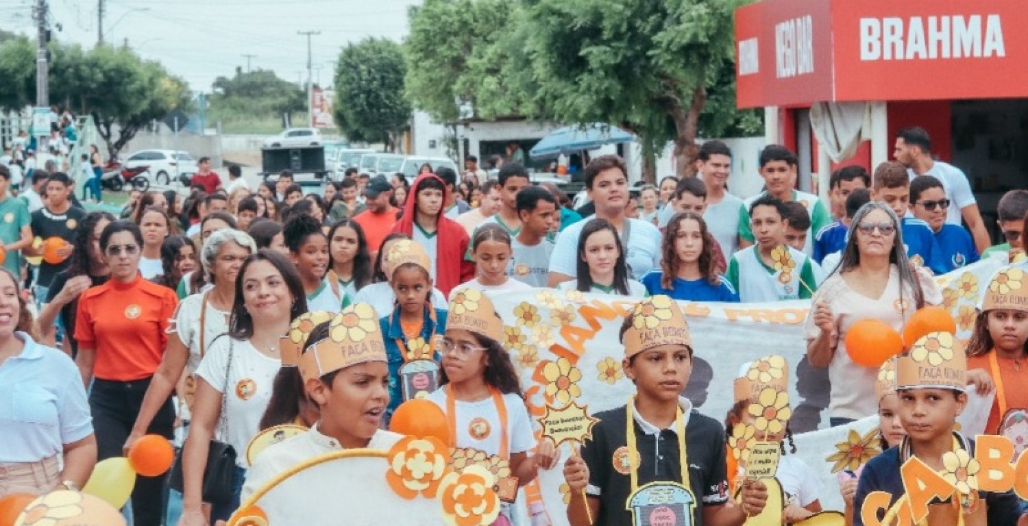 Maio Laranja: caminhada pelas ruas de Sobrado refora campanha pela proteo de crianas e adolescentes