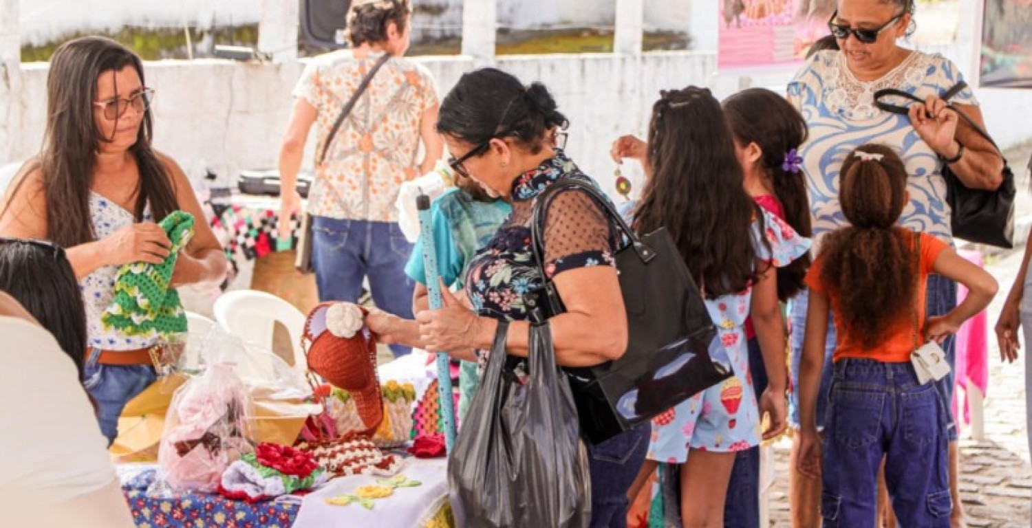 Sobrado promove Feira da Mulher Criativa e movimenta economia