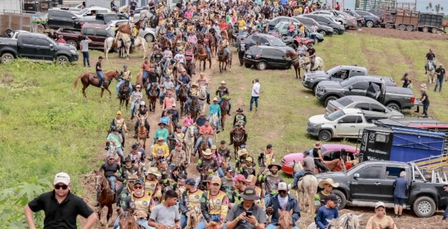 1� Cavalgada de Sobrado re�ne tradi��o, f� e muita anima��o