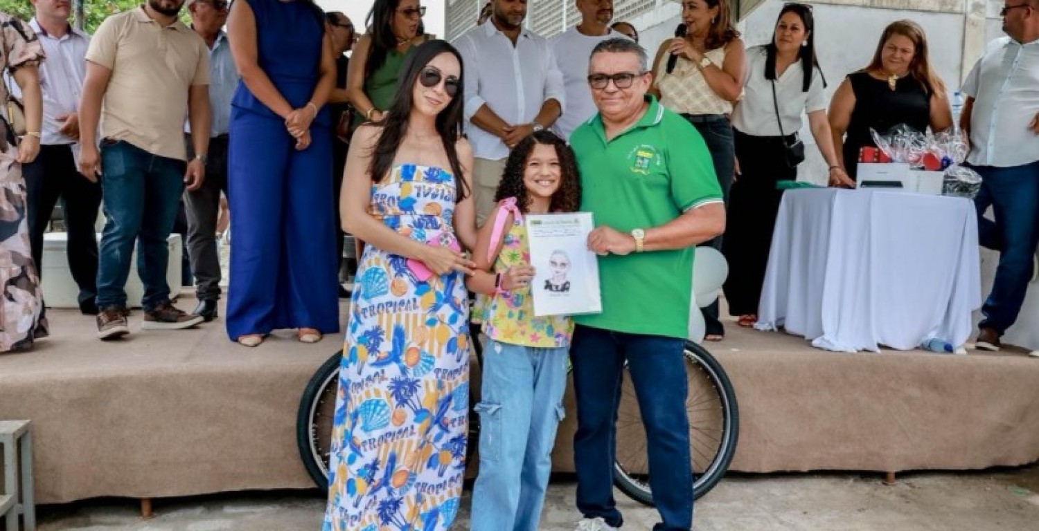 A Prefeitura Municipal de Sobrado comemorou a emancipa��o pol�tica do munic�pio com uma programa��o marcada por entregas e inaug