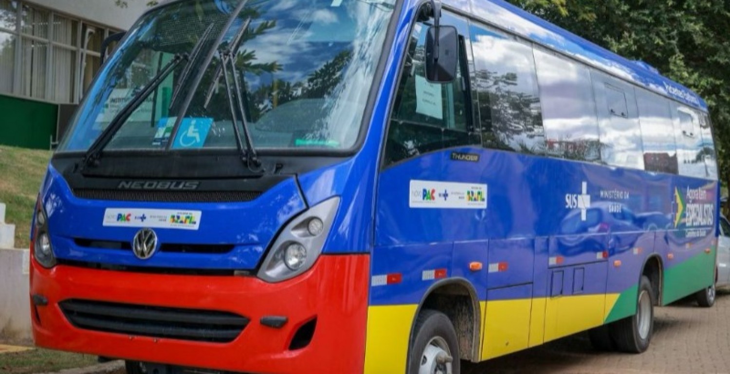 Sobrado recebe micro-�nibus e ambul�ncia para refor�ar os servi�os de sa�de