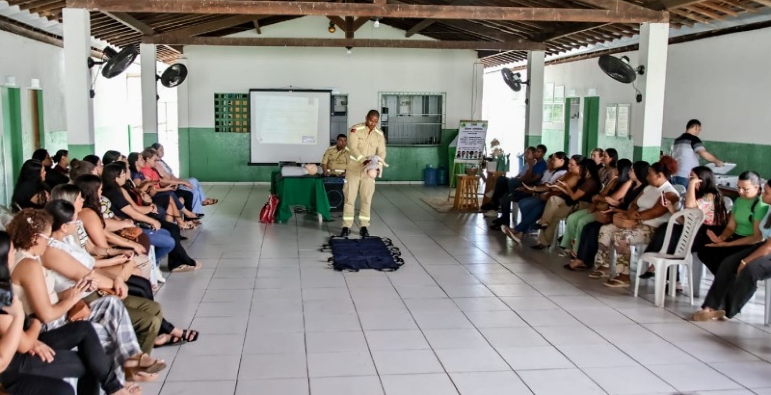 Munic�pio promove forma��o continuada para Assistentes de Apoio Escolar
